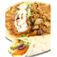 Alle Turkse pizza’s worden geserveerd met sla, ui, komkommer, tomaat en rode kool.