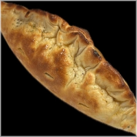 Gevulde pizza’s met ui, paprika, champignon en vlees.