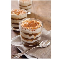 Huisgemaakte toetjes en gebak.