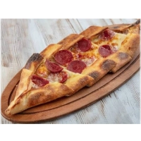 Geserveerd met lams/kalfsgehakt en geroosterde groenten.