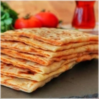 Traditioneel Turks platbrood, vers bereid.