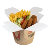 Alle boxen worden geserveerd met friet, vlees, sla, ui, tomaat en komkommer.